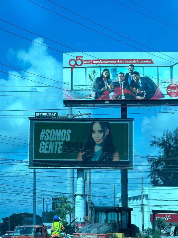 Valla de la campaña #SomosGenteDura con Shadel Henríquez en República Dominicana